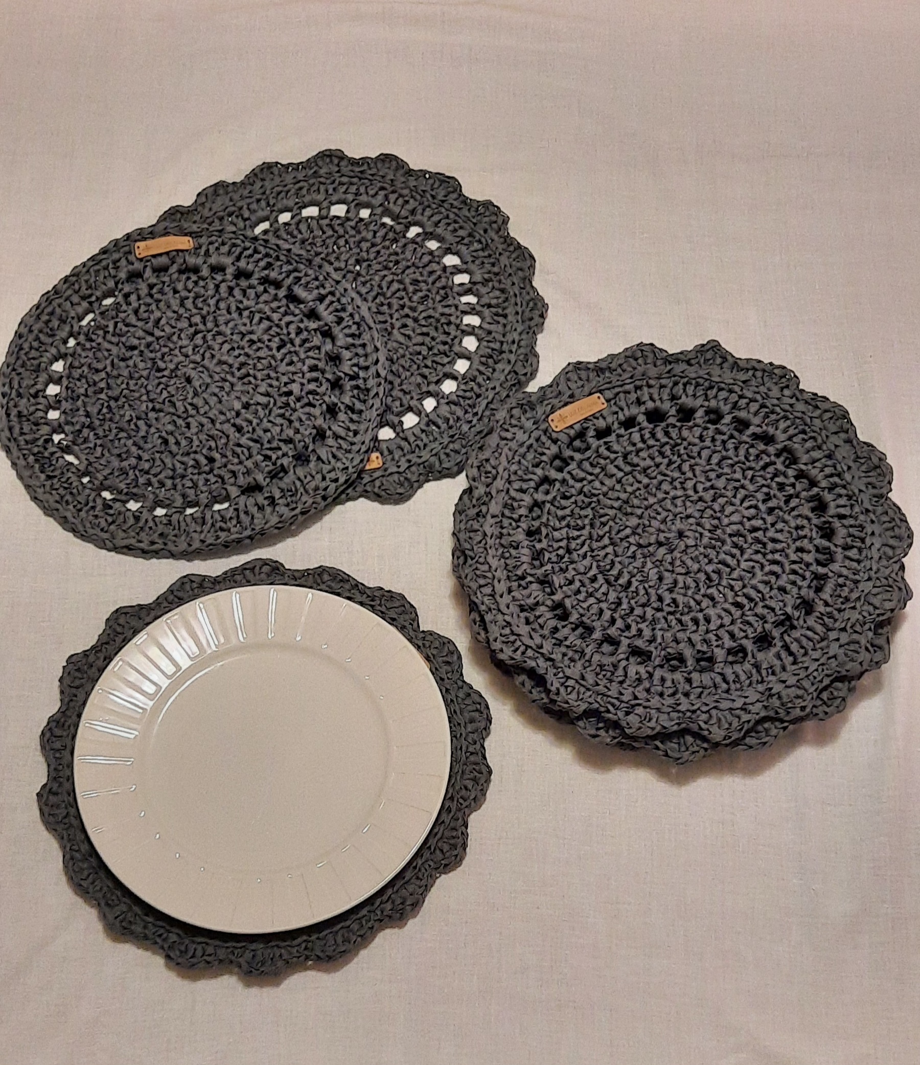 Conjunto de Platos de Sitio y Centros de Mesa