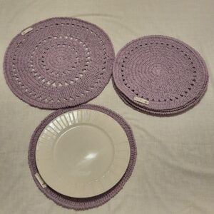 Conjunto de Platos de Sitio y Centro de Mesa